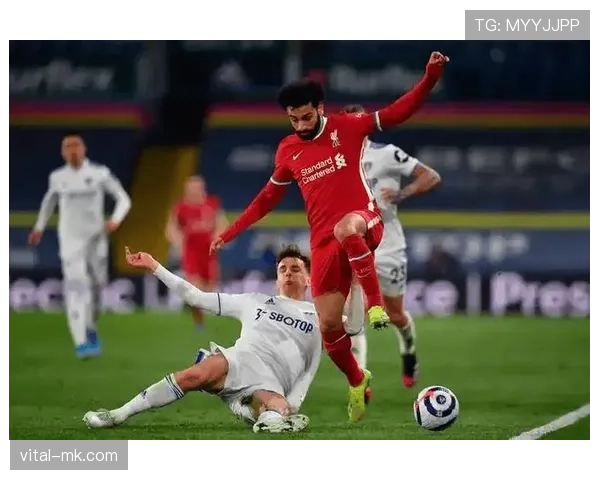 利兹联定位球发力，状态回暖斩获关键胜利